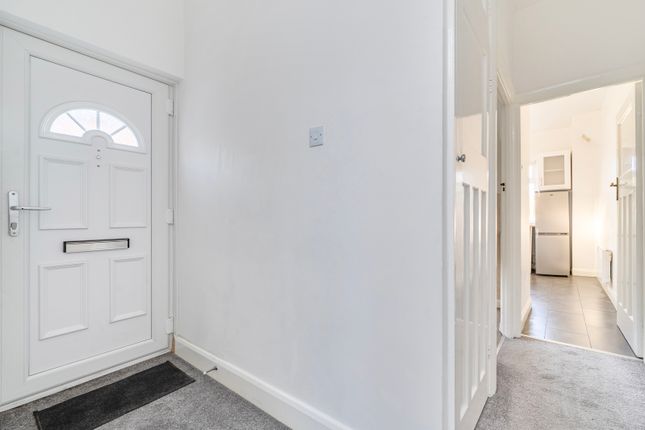 66a,, Pinner Green, Pinner photo 4