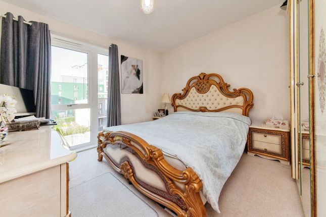 Flat for sale in 1 Telegraph Avenue, Colindale