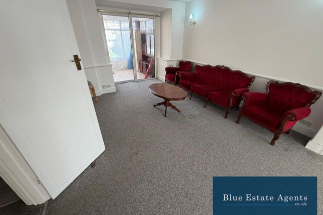 19, Berwyn Avenue, Hounslow photo 4