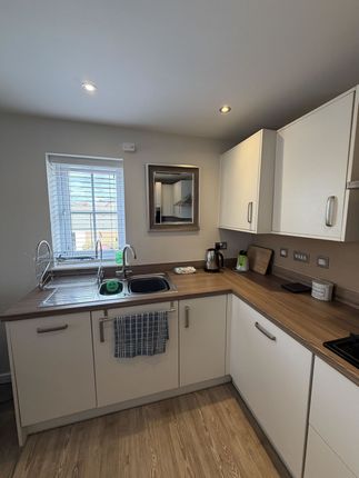 8, Red Hall Avenue, Wakefield photo 3