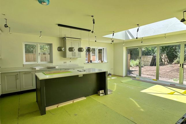 1, Grange Close, Lymington photo 4