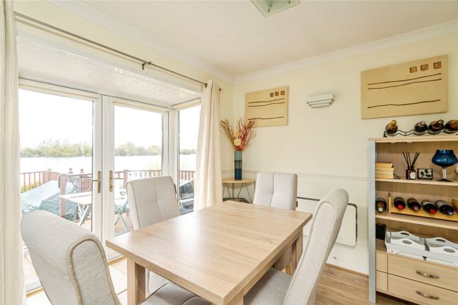 30 Copse View, Lakeside,, Vinnetrow Road, Chichester photo 4