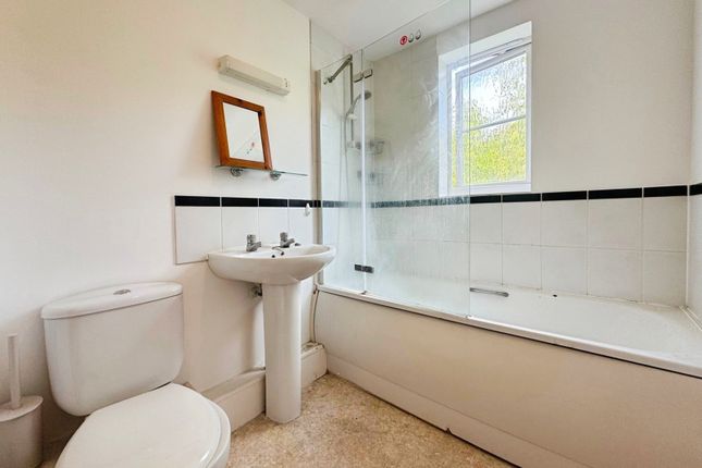 70, Peatey Court, High Wycombe photo 4