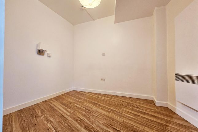 Flat to rent in Withy Grove, Manchester