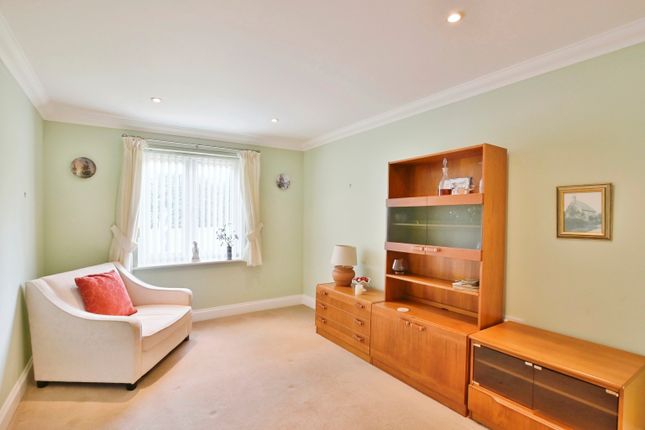 Flat for sale in Portsmouth Road, Horndean, Waterlooville, Hampshire