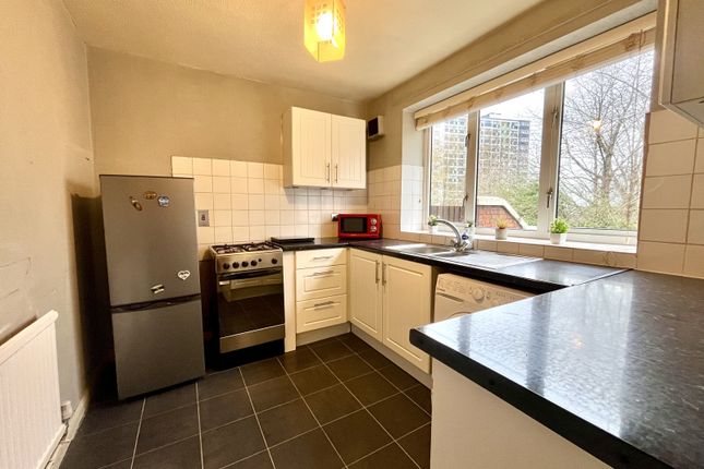 3 Barnett Drive, Salford photo 4