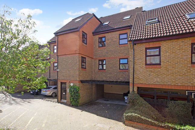 Thumbnail Flat for sale in Pursewardens Close, Ealing