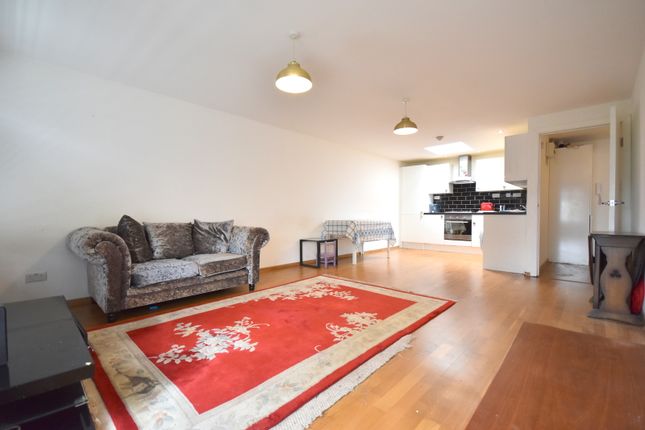 Thumbnail Flat to rent in Tolworth Broadway, Surbiton