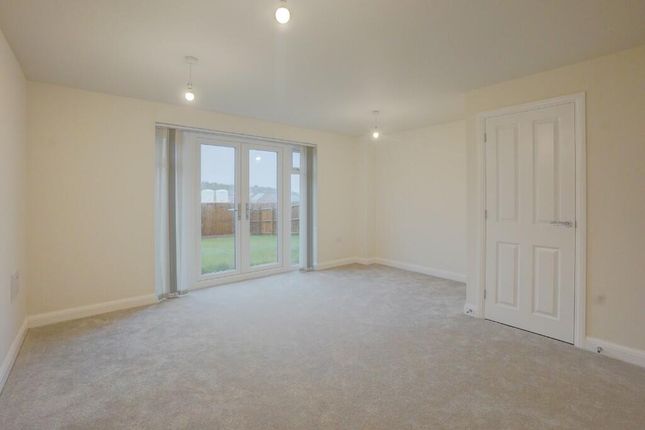 9, Whiteadder Way, Leicester photo 4