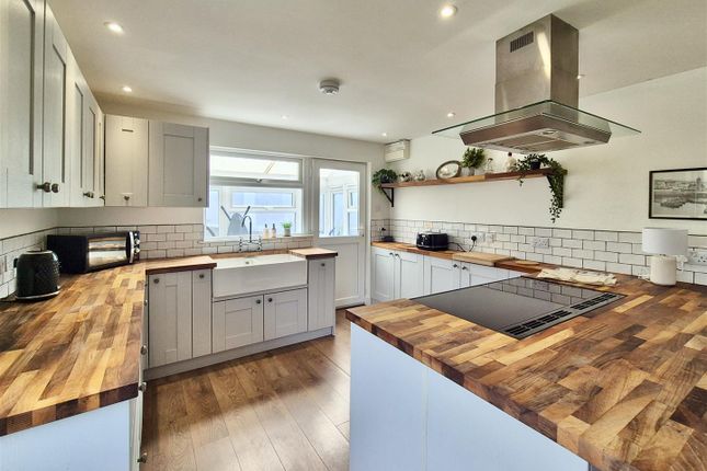 5, Mill Close, Porthleven photo 3
