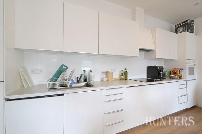 Flat 2, 23, Denmark Hill, London photo 4