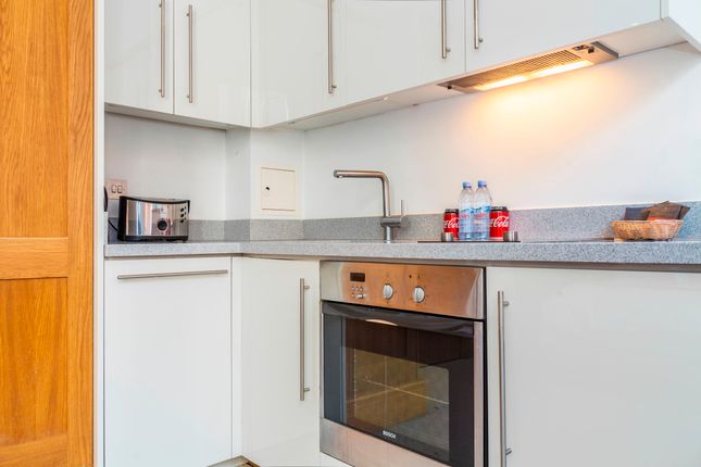 Flat 4, London photo 4