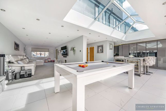 51 Garry Way, Romford photo 4
