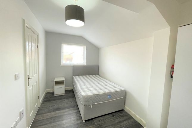 Thumbnail Room to rent in Room Q, Woodston, Peterborough