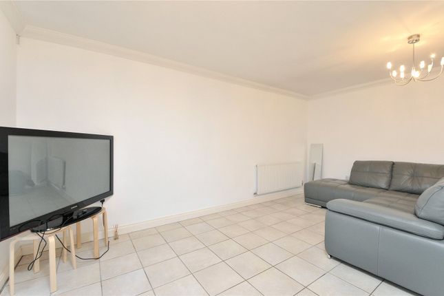 Thumbnail Flat to rent in Willow Court, Springwell Lane, Rickmansworth, Hertfordshire