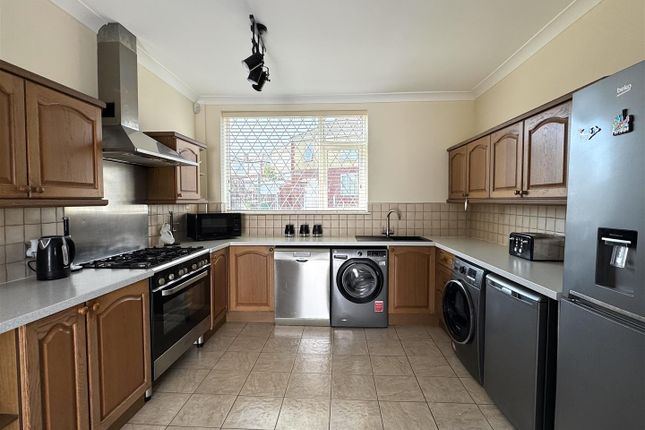 100, Barnsley Road, Pontefract photo 2