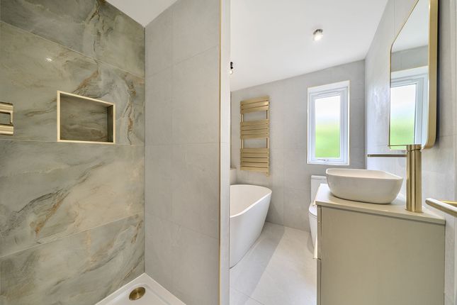2 Low Wood Grove, Wirral photo 3