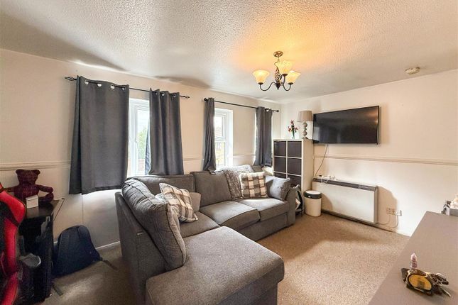 18, Dovecote, Southend-On-Sea photo 5
