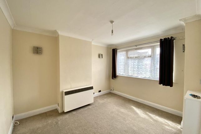 Maisonette to rent in Wood End Green Road, Hayes