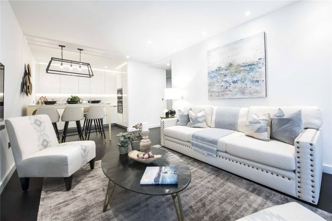 Flat to rent in Charles Clowes Walk, New Covent Garden
