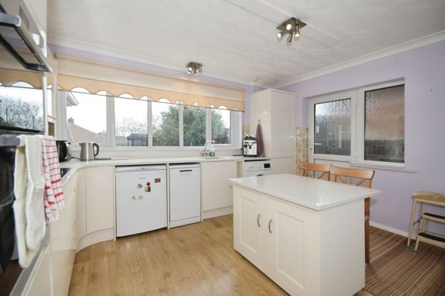 10, Hilltop Road, Chesterfield photo 3