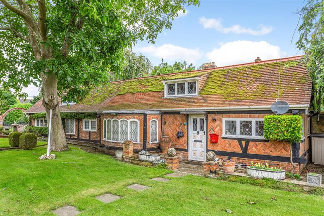 Country house for sale in School Lane, Weston Turville, Aylesbury