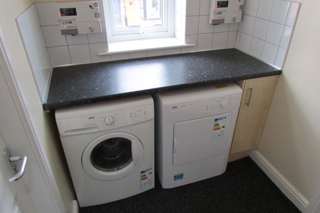 Flat 6, 21 Maud Avenue, Leeds photo 5