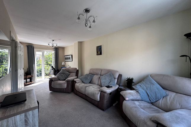 32, Pheasant Way, Staffordshire photo 3