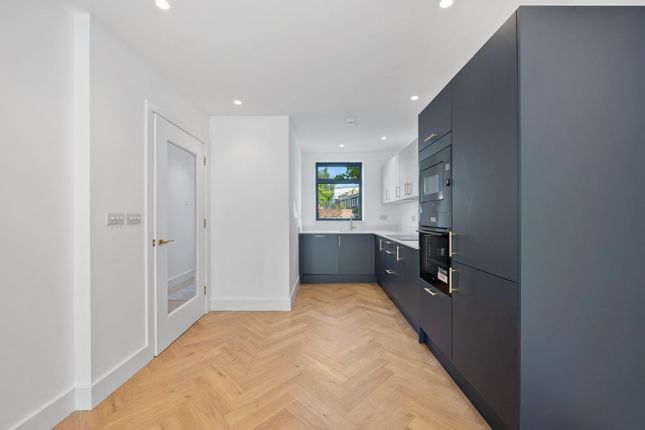End terrace house for sale in Barbauld Road, London
