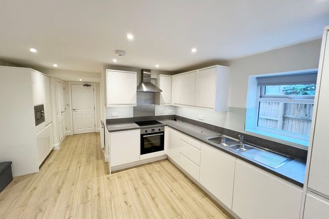 60 Wolsey Road, Oxford photo 2