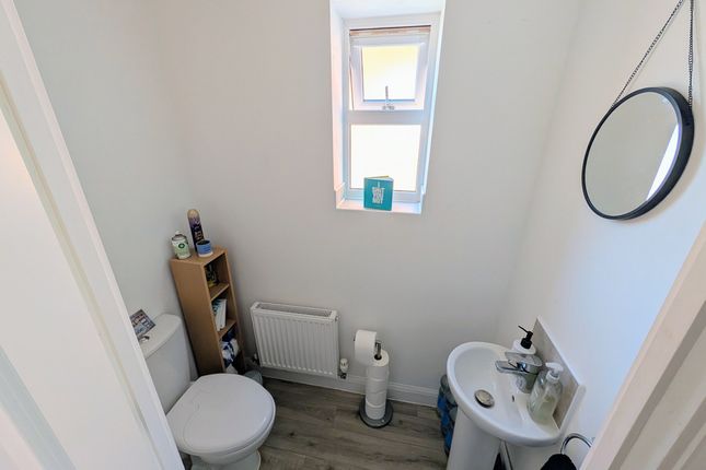 17, Swan Street, Newport photo 3