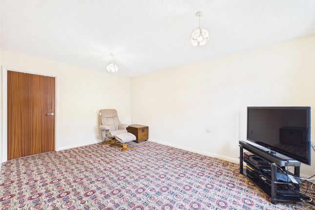 16, Quebec Drive, Gloucestershire photo 3