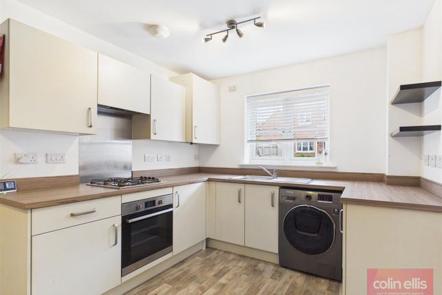 9, Pheasant Way, Scarborough photo 2