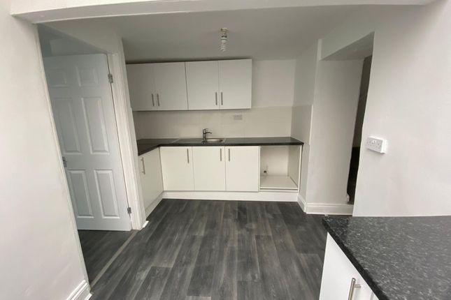 10 Crole Street, Swansea photo 3