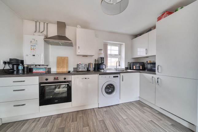 4, Seal Close, Havant photo 3