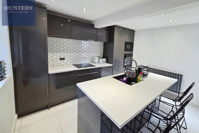 3, Dunraven Place, Bridgend photo 4
