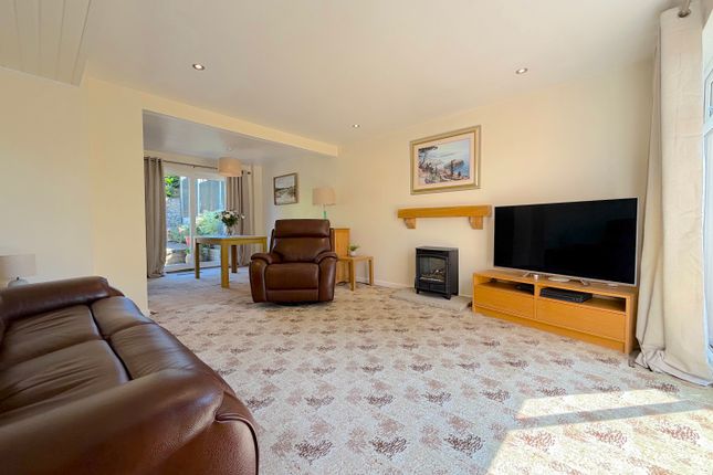18, Pentland Gardens, Wolverhampton photo 3