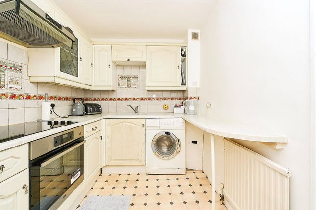 Flat 12, Dean Court, 10, Queens Road, Kingston upon Thames photo 5
