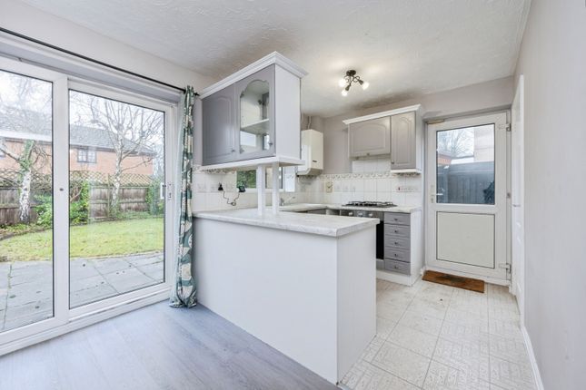 16, Wood Close, Bedford photo 3