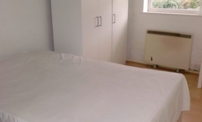 2, Claire Court, Leeds photo 5