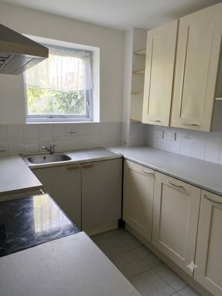 21 , Beaulieu Cl, Hounslow photo 4