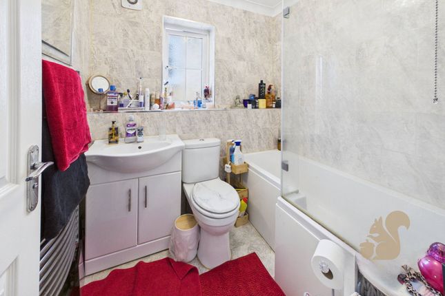 58 Hawthorn Close, Halstead photo 3
