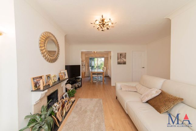2, Nash Close, Borehamwood photo 4