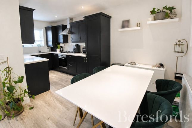 34A,, Palm Road, Romford photo 4