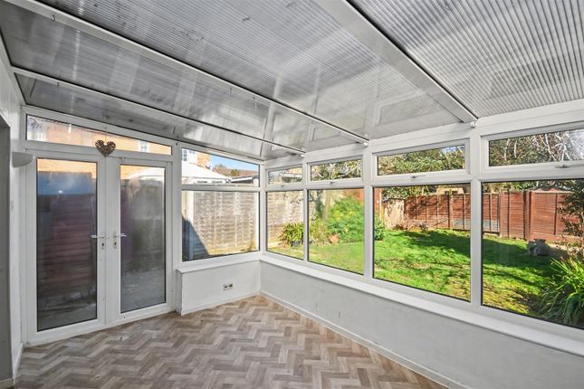 15, Beech Close, Corby photo 3