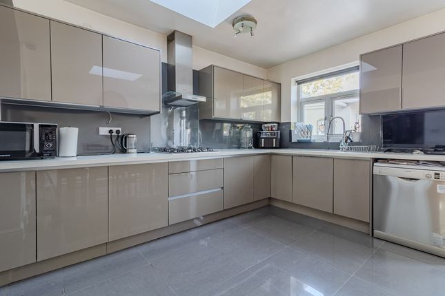15 Headley Road, Leicester photo 4