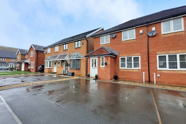 19, Walnut Close, Tredegar photo 3