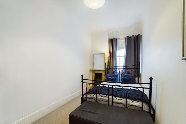 Flat to rent in Clarence Road, Cheltenham, Gloucestershire