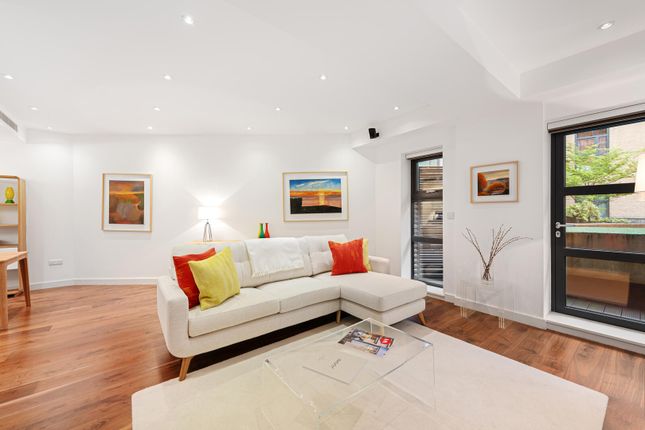 Flat 4, Faraday House, 30 Blandford Street, London photo 4