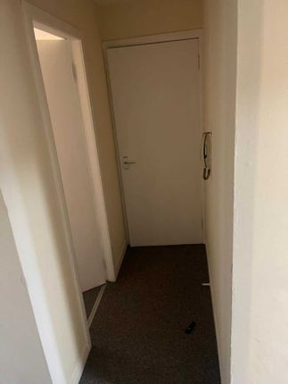 Flat to rent in Raeberry Street, Maryhill, Glasgow